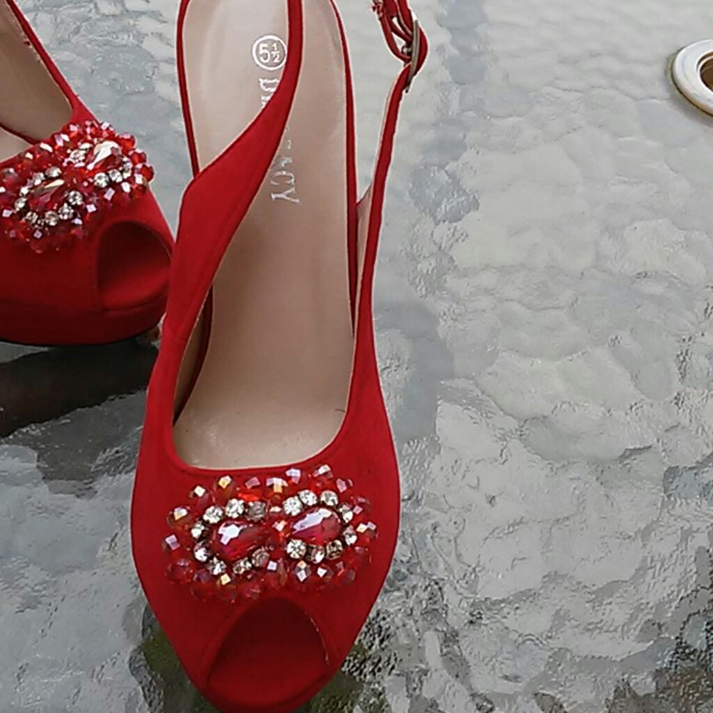 Red Shoes - Picture 4 of 13